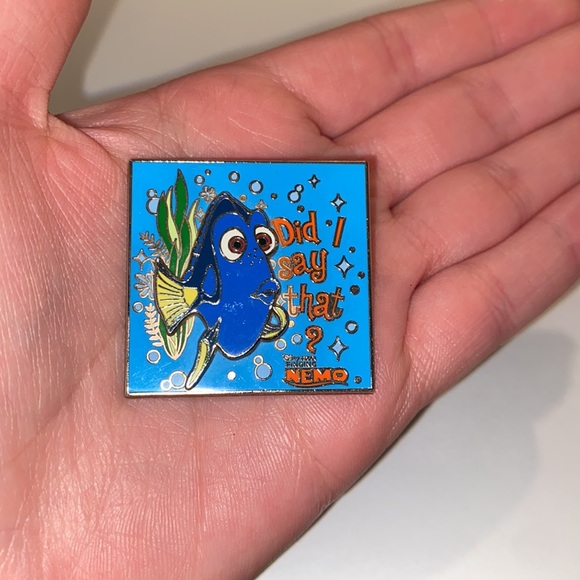 3/$30 Y2K Disney Dory Finding Nemo Pin - Picture 5 of 5